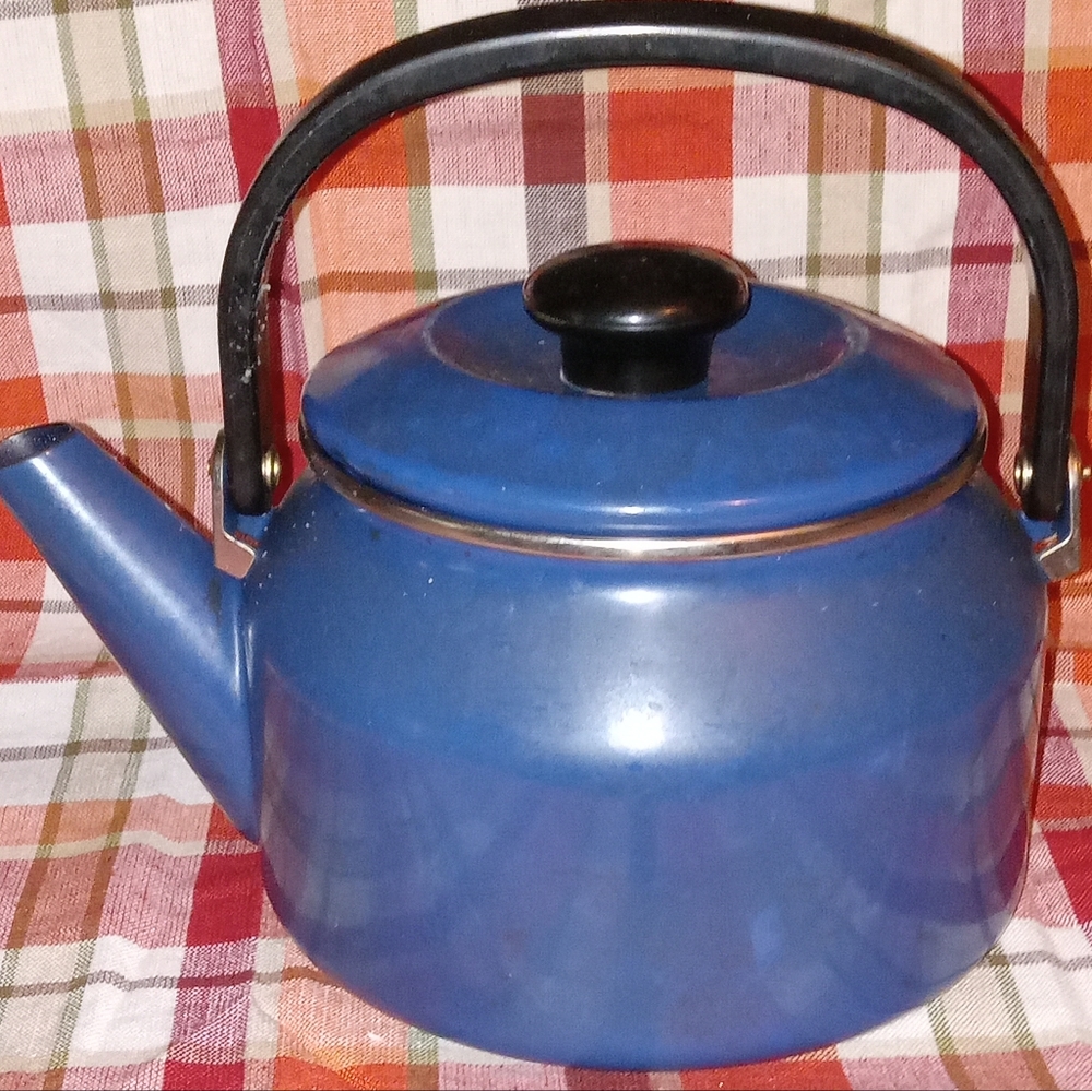 Vintage Fuji ware Blue 2qt. Kettle with lid